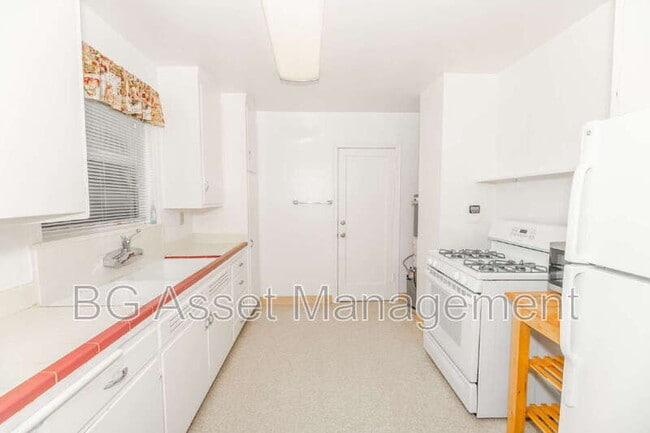 Photo - 846 York St Apartment