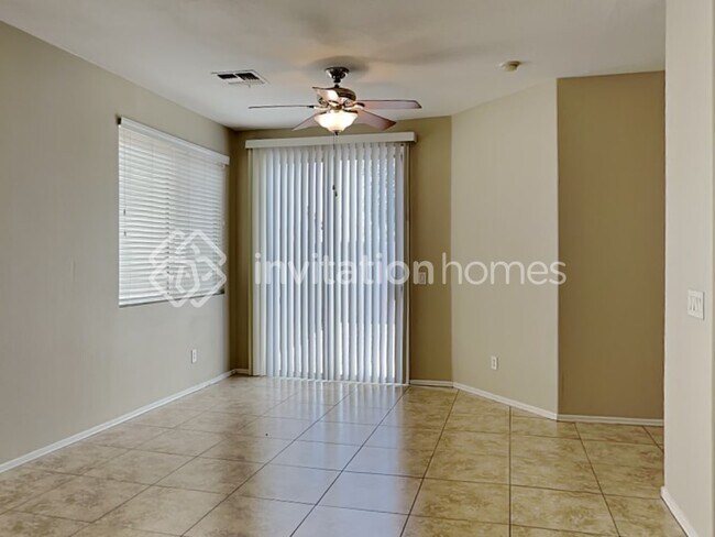 Building Photo - 1121 E Bosi St