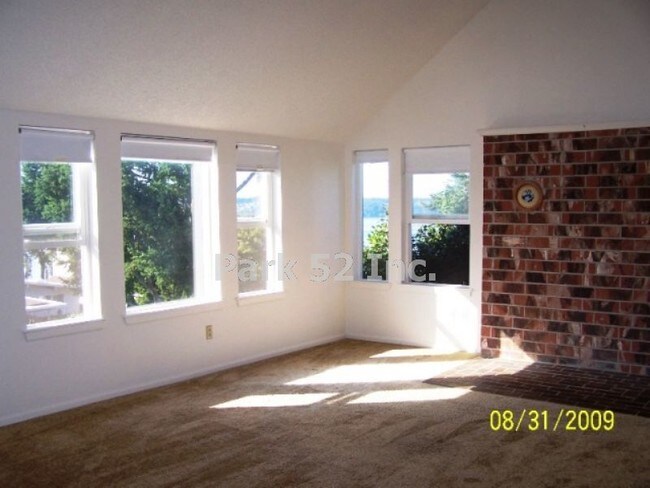 Building Photo - 4015 Soundview Dr W
