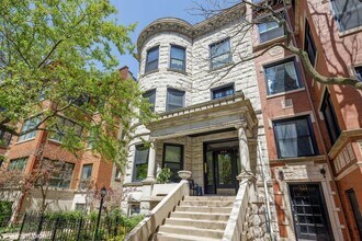 Building Photo - 434 W Oakdale Ave