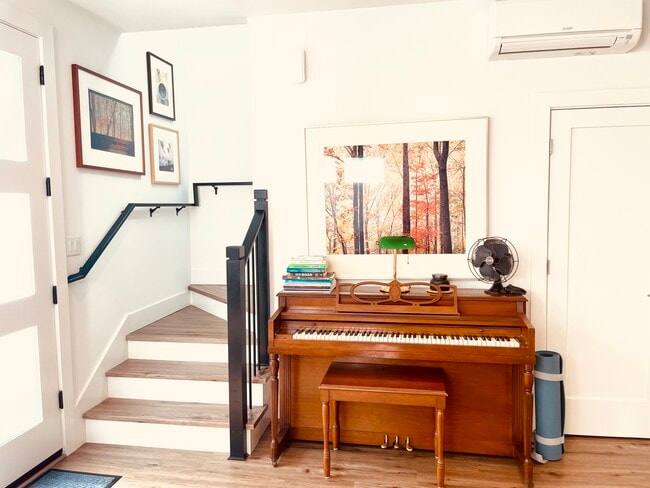 Living room - 4127 40th Ave SW