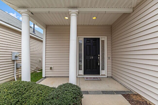 Foto del edificio - 19 Denby Cir