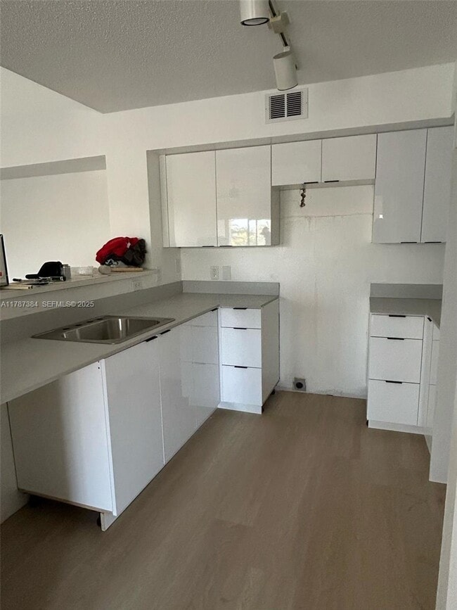 Foto del edificio - 4320 NW 107th Ave