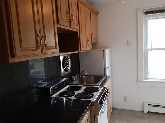kitchen - 15 Ingersoll St