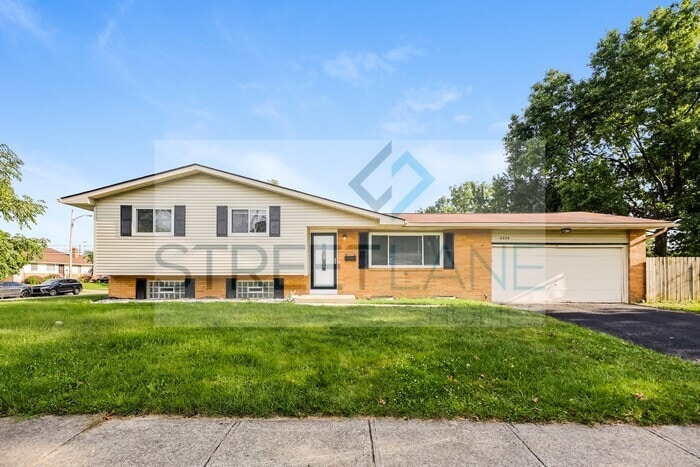 Primary Photo - Charming 4 Bedroom in Columbus!
