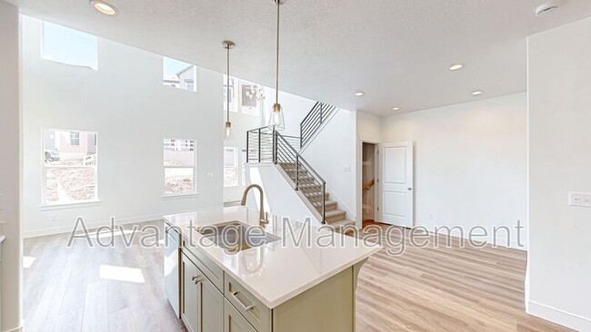 Building Photo - 1583 Stark Dr