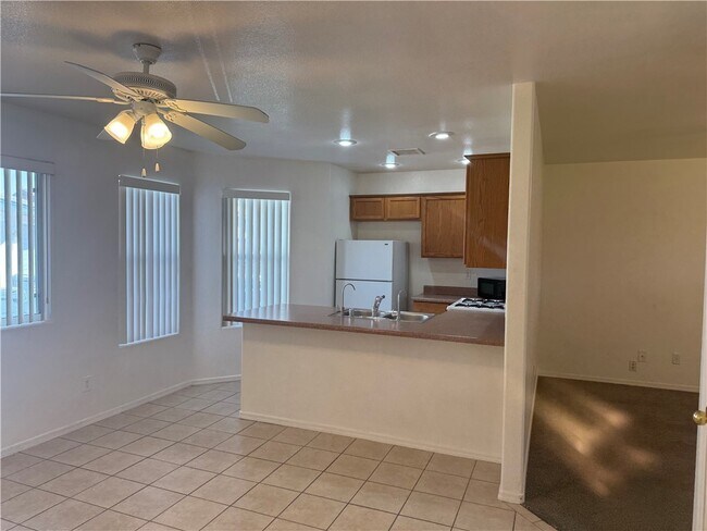 Foto del edificio - 3354 Armour Ln