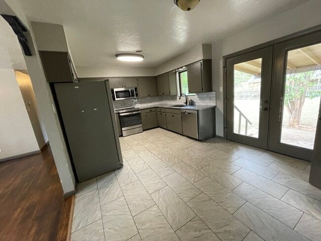 Building Photo - 3829 NW Ferris- AVAILABLE NOW!