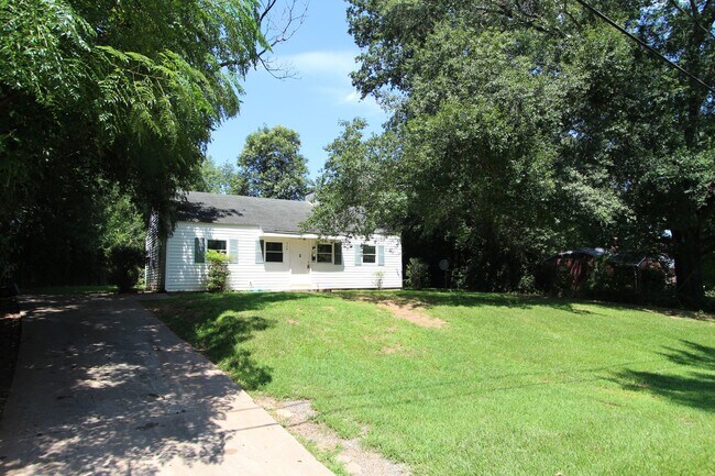 Building Photo - 725 Lucas St