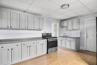 Building Photo - 10 Sycamore St