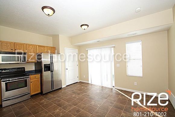 Building Photo - 1621 W Red Oakleaf Ct