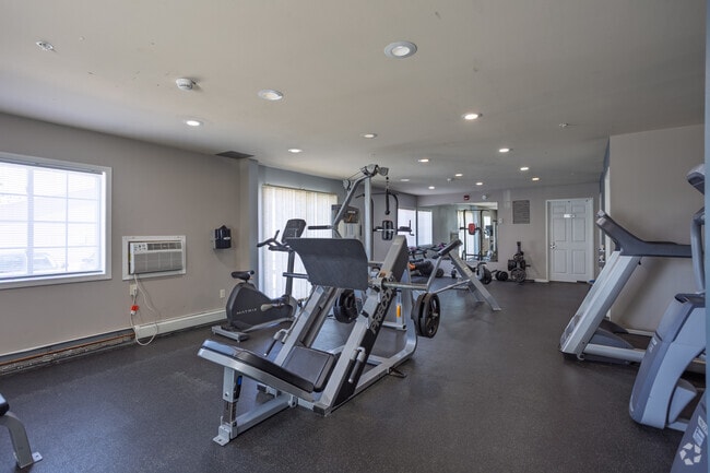 Fitness Center - Lincoln Meadows