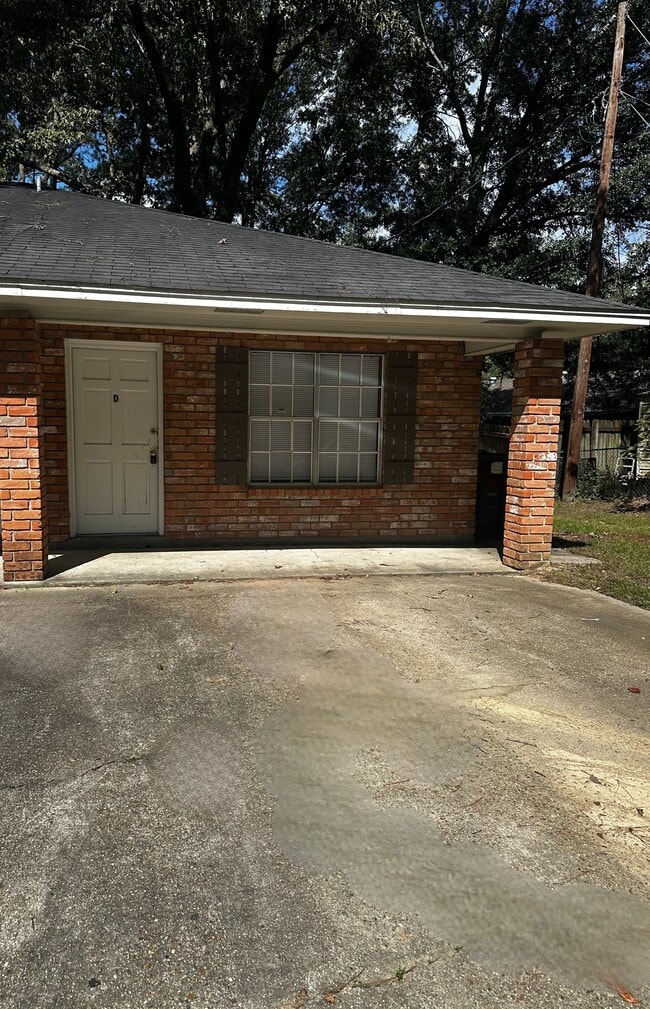 Building Photo - 42185 Deborah Dr