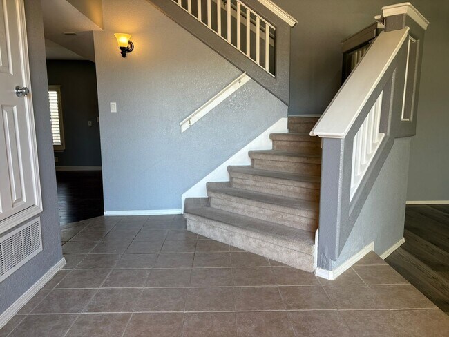 Building Photo - EASTSIDE HOME FOR RENT IN "THE TIERRAS"