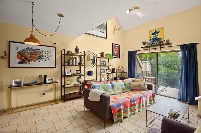 Building Photo - 1135 Barton Hills Dr