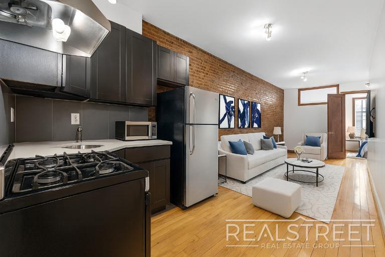 Foto principal - 3 Bedroom near East Williamsburg with Priv...