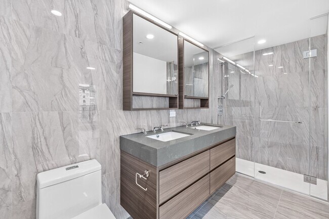 Building Photo - 1518 Rue Sherbrooke O