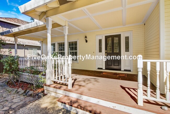 Building Photo - 2025 Moonstone Cir