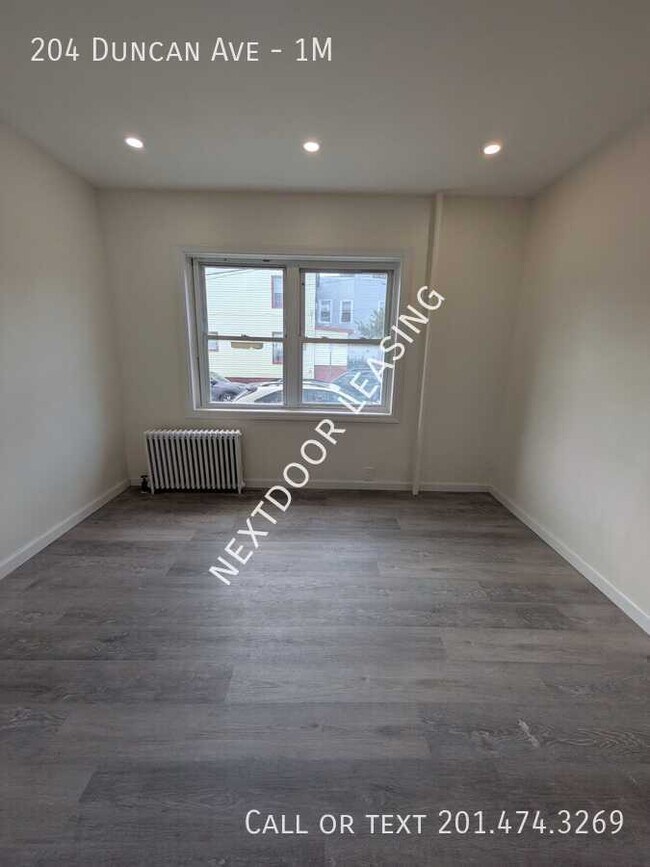 Building Photo - 204 Duncan Ave