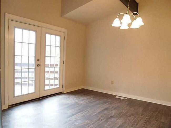 Foto del edificio - 980 N Lewis Ave