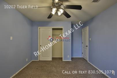Foto del edificio - 10202 Tiger Field
