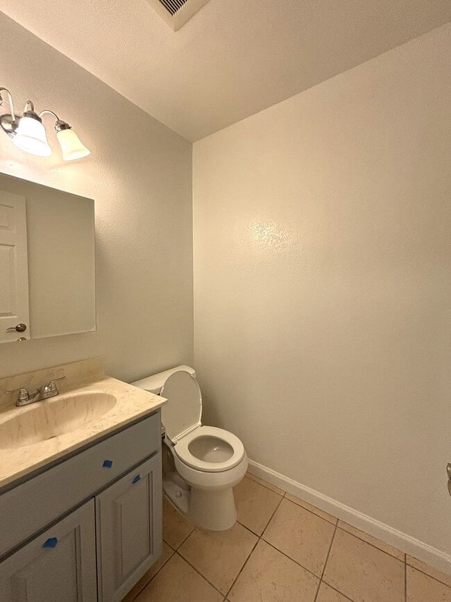Building Photo - Beautifully Updated 4-Bedroom, 2.5-Bath To...