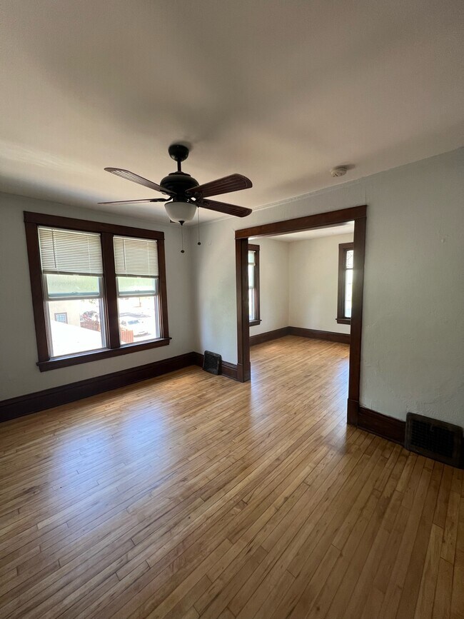 Foto del edificio - 1815 E 35th St