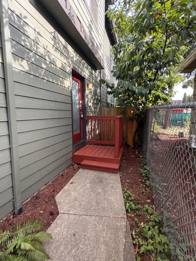 Building Photo - 11852-11852 SE Pine St
