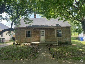 Building Photo - 706 Golfview Dr