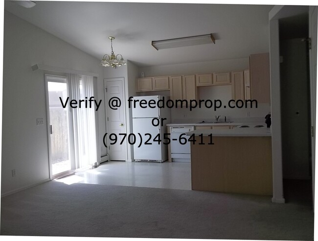 Building Photo - Large shaded yard 3 bedroom 2 bath duplex