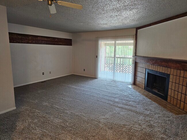 Foto del edificio - 980 Holli Springs Ln