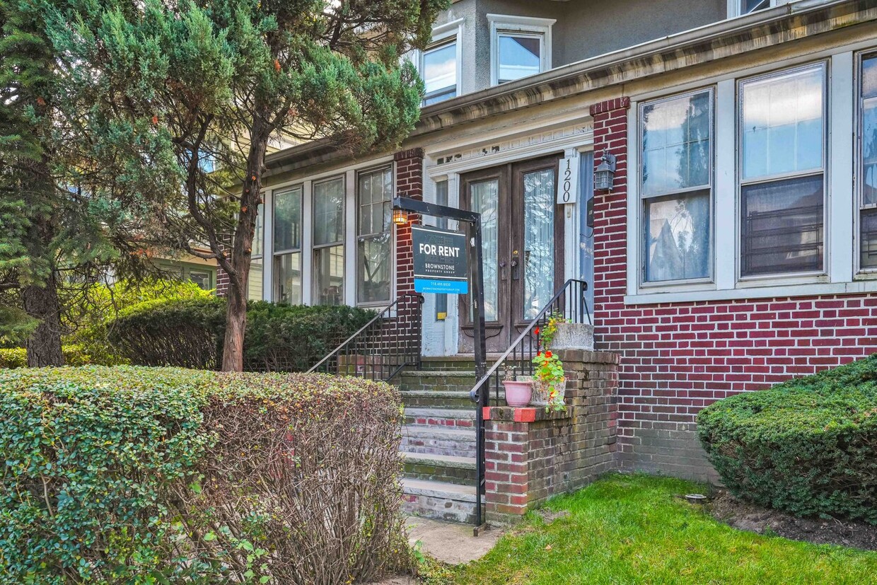 Primary Photo - 1200 Beverley Rd