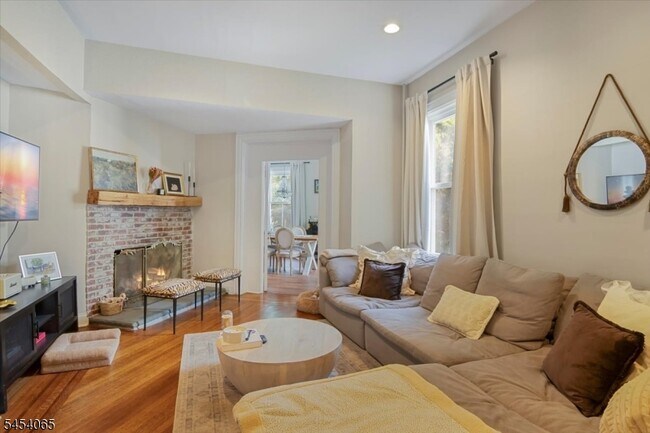 Foto del edificio - 46 Hazelwood Rd