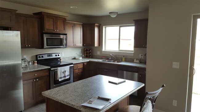 Foto del edificio - 726 Forest Glen Dr