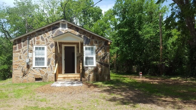 Building Photo - 2 Bed 1 Bath close to the University