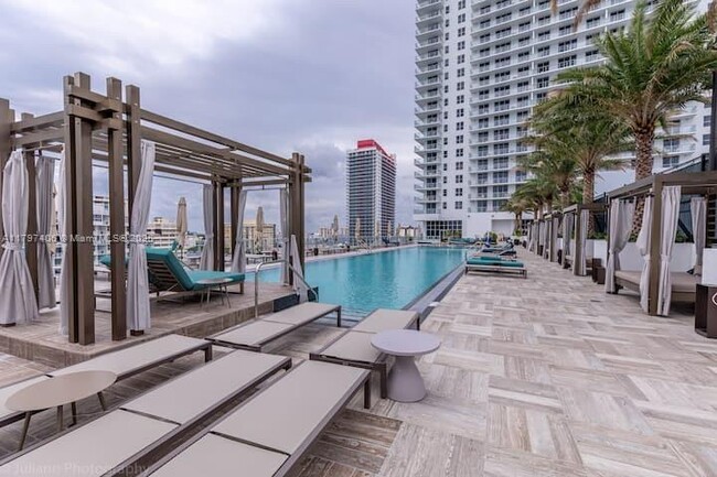 Foto del edificio - 4010 S Ocean Dr