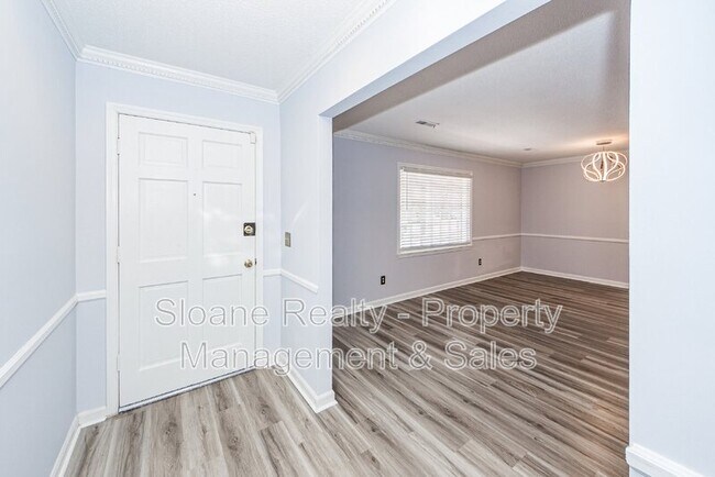 Building Photo - 176 Foxborough Rd