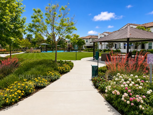 Building Photo - 30383 Town Square Dr