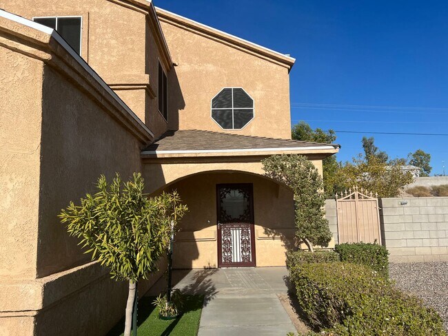 Foto del edificio - Beautiful 3 Bed/2.5 Bath 2 Story Home in d...
