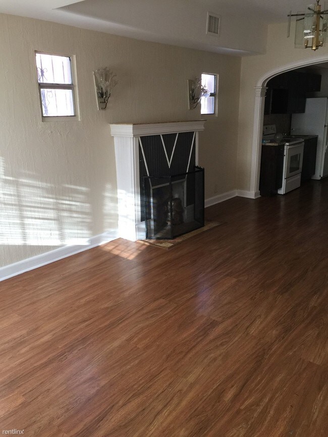Foto del edificio - 2 br, 1 bath Apartment - 8057 NE 1st Ave