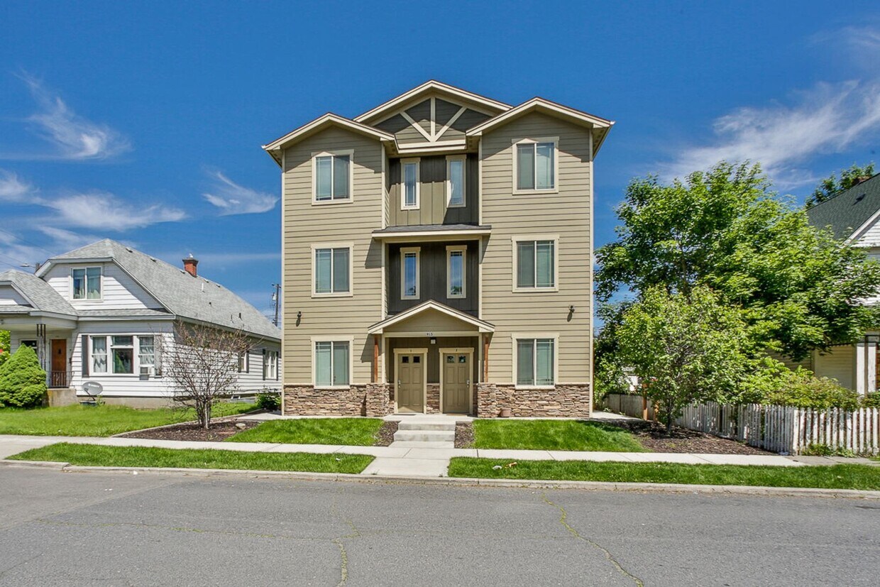 Primary Photo - 915 E Augusta Ave