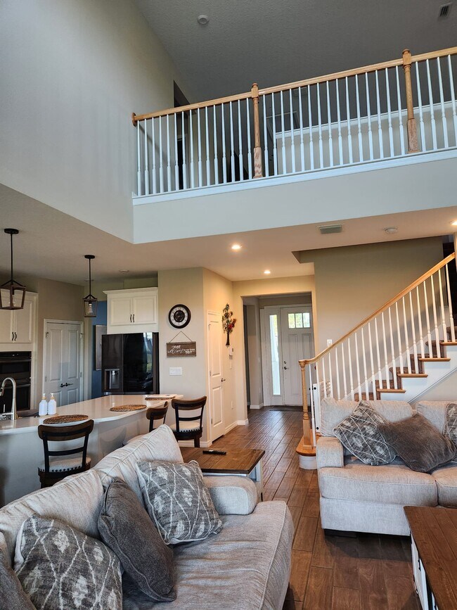 Foto del edificio - 6331 Laurelcrest Gln