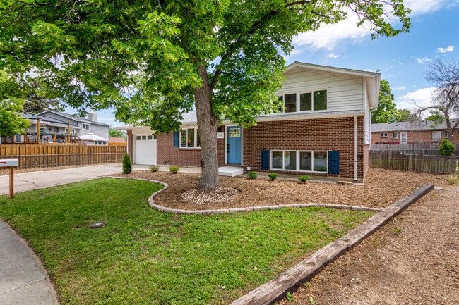 Photo - 1011 Yeager Dr House