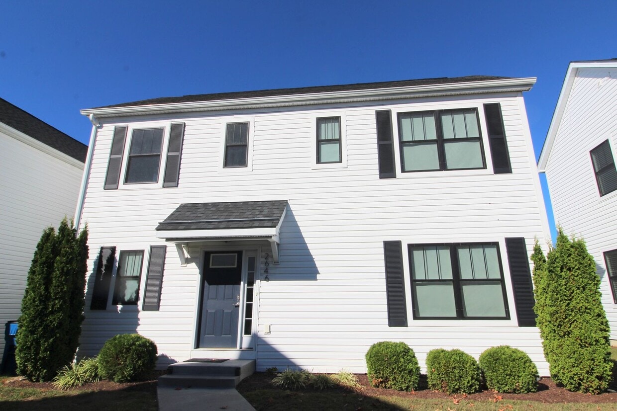 Primary Photo - Beautiful 3-Bedroom, 3-Bathroom Townhome N...