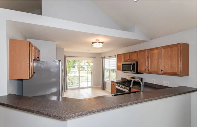 Kitchen - 328 W Legend Ct