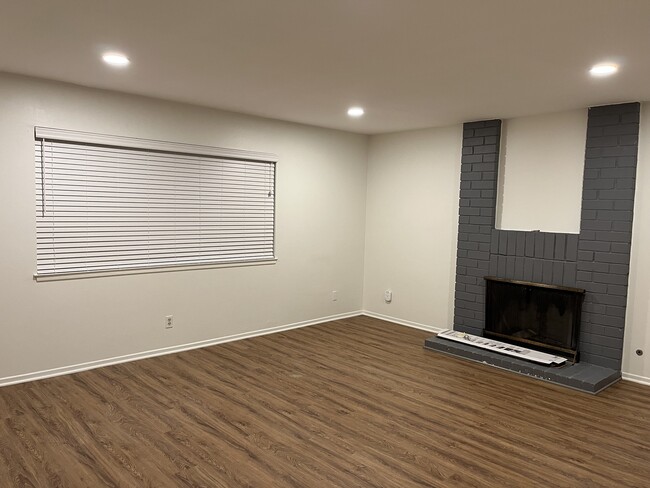 Foto del edificio - 24 Glenbrook Ave