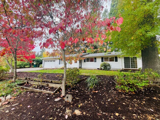 Foto del edificio - Charming One-Level Home in Garden Home — Near Washington Square & Trader Joe’s! Landscaping Inclu...