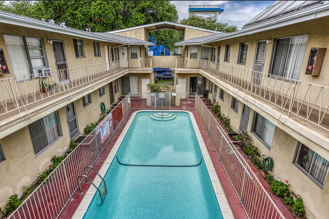 Building Photo - 18 S Marguerita Ave