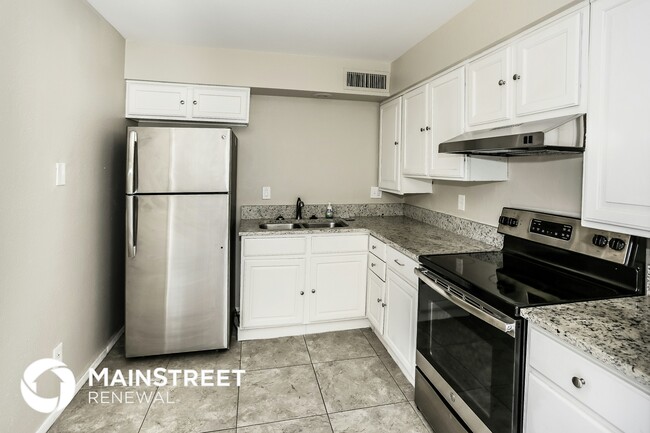 Building Photo - 8209 S 24th Way