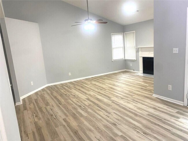 Foto del edificio - 8055 S Bay Ct